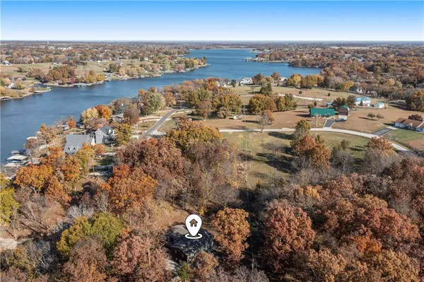 $399,777 | 615 Lake Viking Terrace, Gallatin, MO 64640
