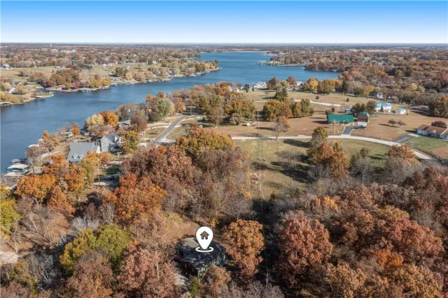$399,777 | 615 Lake Viking Terrace, Gallatin, MO 64640