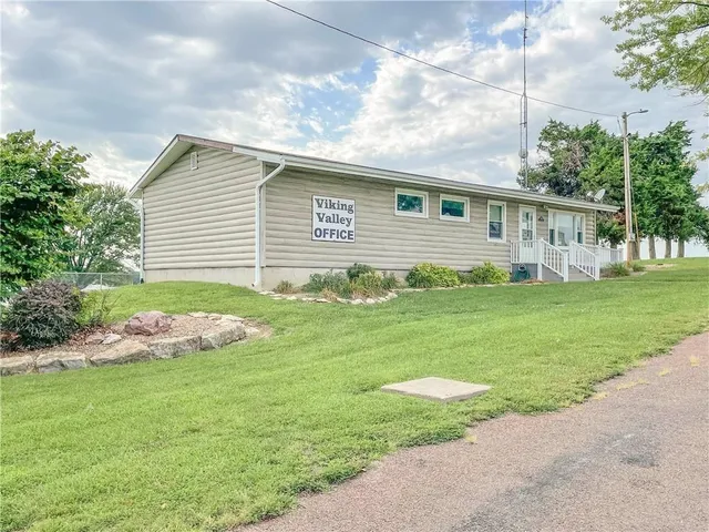 $399,777 | 615 Lake Viking Terrace, Gallatin, MO 64640