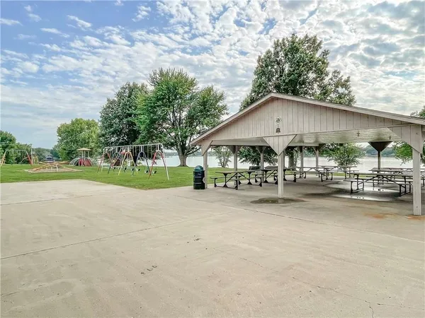 $399,777 | 615 Lake Viking Terrace, Gallatin, MO 64640