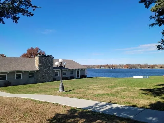 $399,777 | 615 Lake Viking Terrace, Gallatin, MO 64640