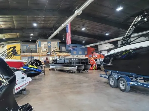 $399,777 | 615 Lake Viking Terrace, Gallatin, MO 64640