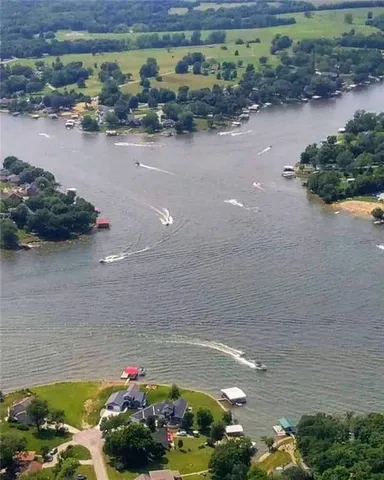 $399,777 | 615 Lake Viking Terrace, Gallatin, MO 64640