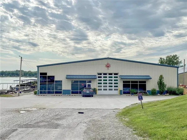 $399,777 | 615 Lake Viking Terrace, Gallatin, MO 64640