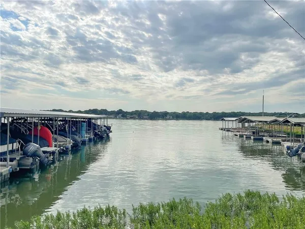 $399,777 | 615 Lake Viking Terrace, Gallatin, MO 64640