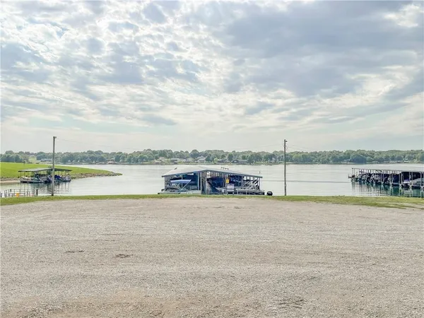 $399,777 | 615 Lake Viking Terrace, Gallatin, MO 64640