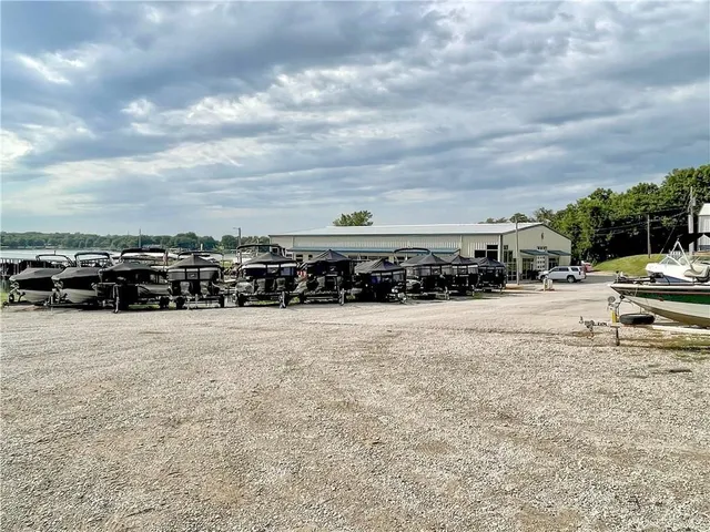 $399,777 | 615 Lake Viking Terrace, Gallatin, MO 64640