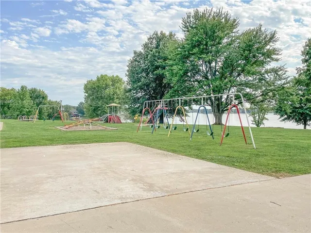 $399,777 | 615 Lake Viking Terrace, Gallatin, MO 64640