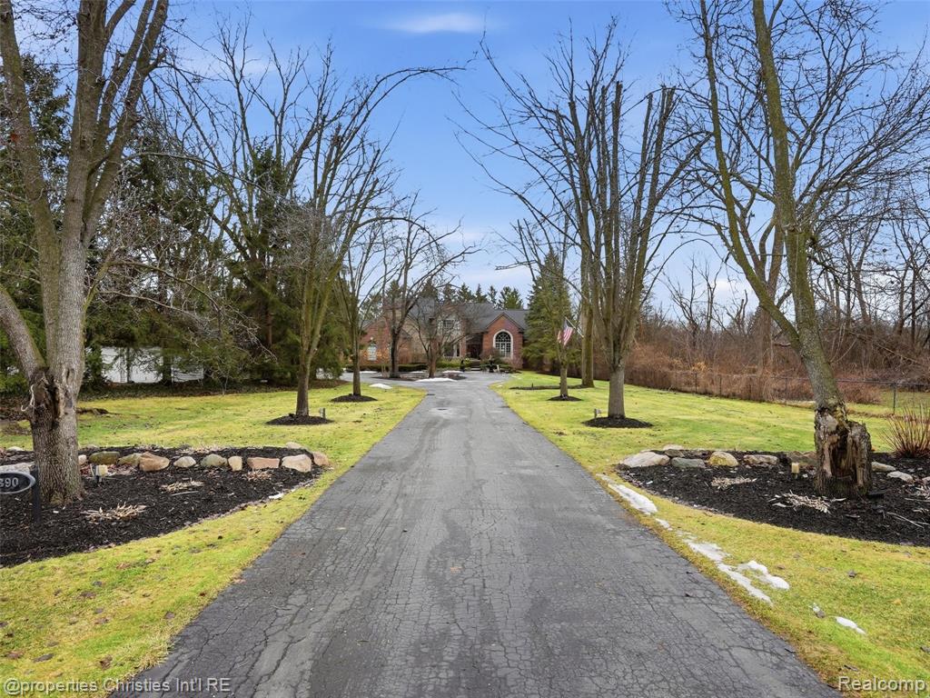 390 East Square Lake Road Troy, MI 48085 - Photo 2 of 91 Gallery Image 2