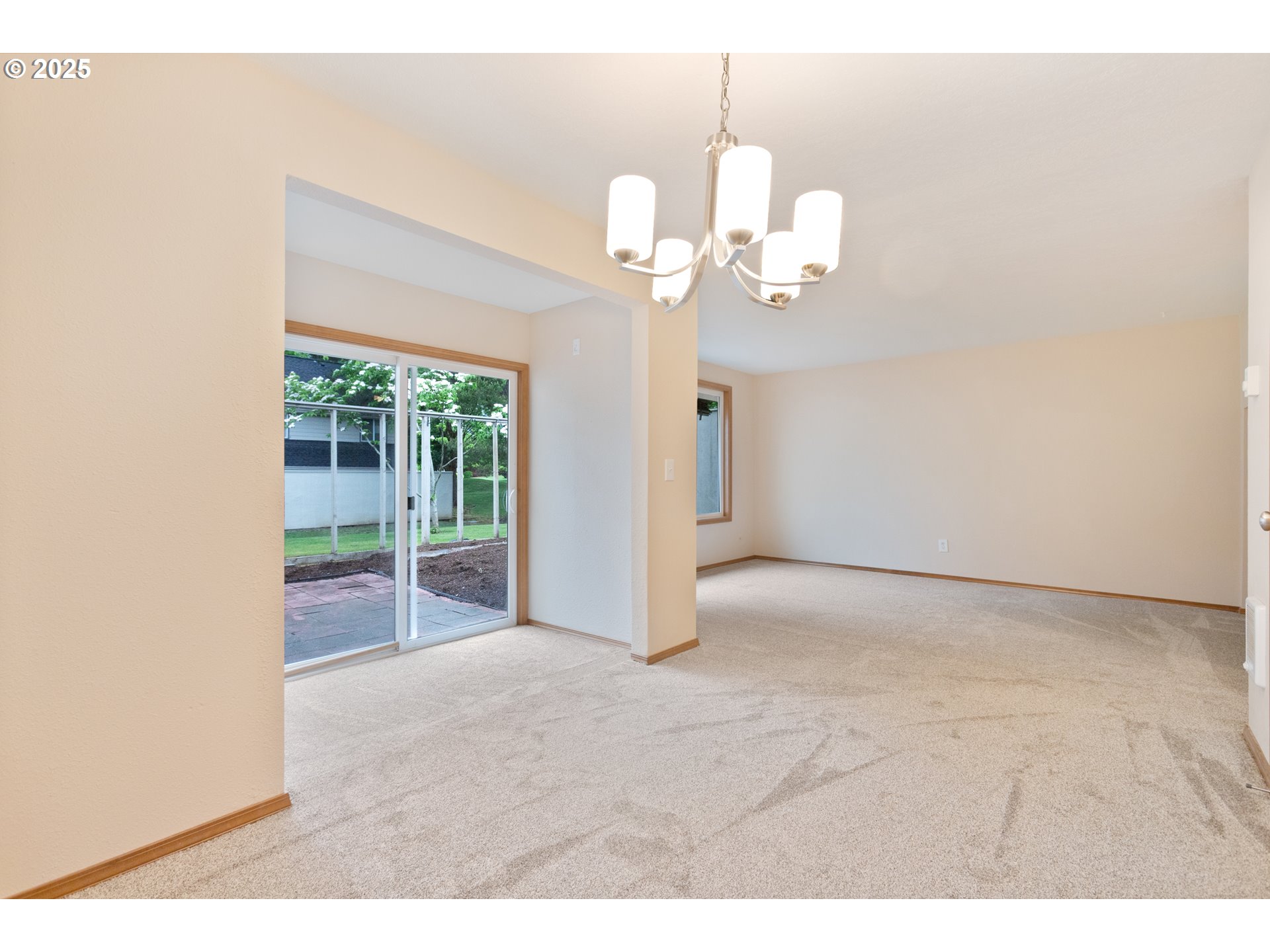 251 Northeast Village Squire Avenue, Unit 15 Gresham, OR 97030 - Photo 11 of 39