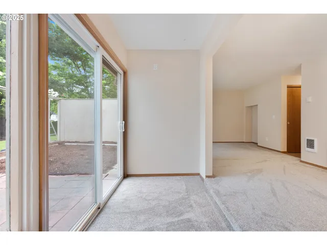 $334,950 | 251 Northeast Village Squire Avenue, Unit 15, Gresham, OR 97030