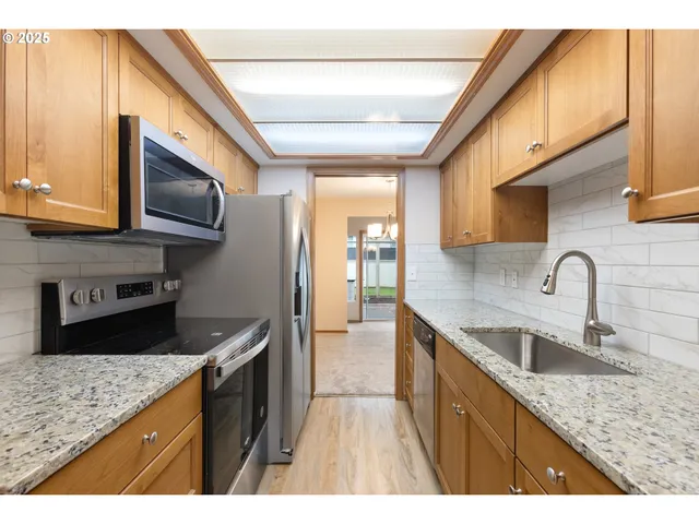 $334,950 | 251 Northeast Village Squire Avenue, Unit 15, Gresham, OR 97030