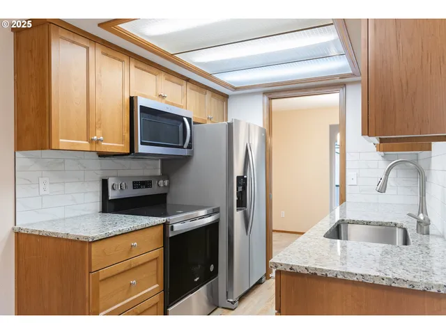 $334,950 | 251 Northeast Village Squire Avenue, Unit 15, Gresham, OR 97030