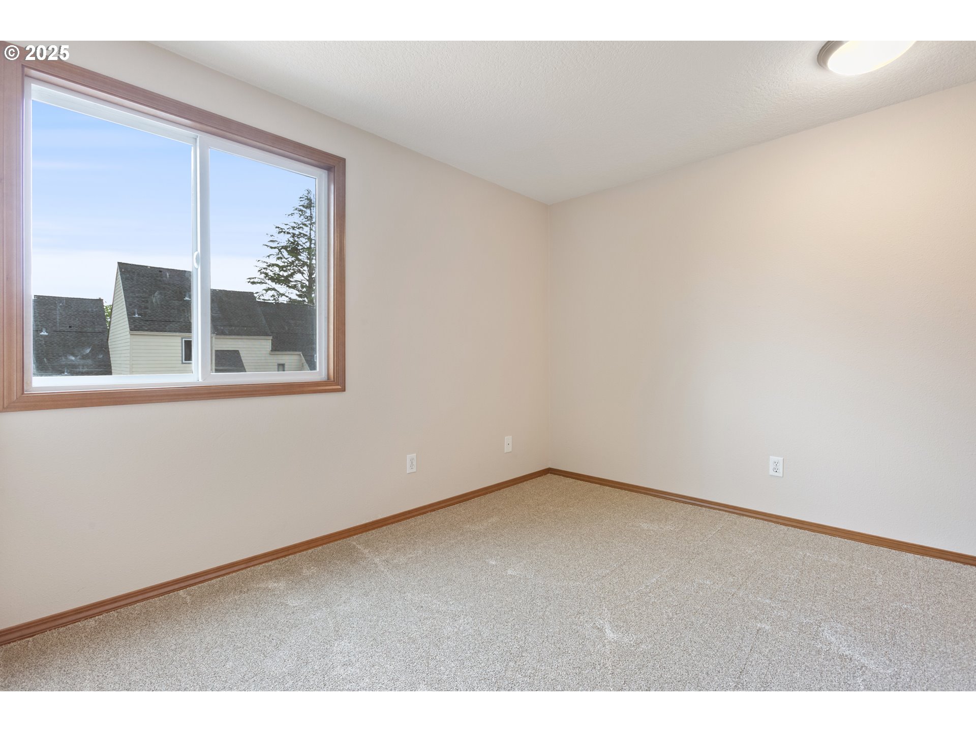 251 Northeast Village Squire Avenue, Unit 15 Gresham, OR 97030 - Photo 2 of 39