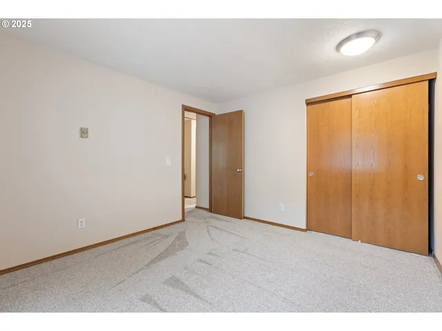 $334,950 | 251 Northeast Village Squire Avenue, Unit 15, Gresham, OR 97030