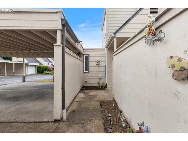 $334,950 | 251 Northeast Village Squire Avenue, Unit 15, Gresham, OR 97030