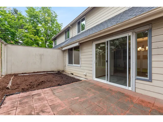 $334,950 | 251 Northeast Village Squire Avenue, Unit 15, Gresham, OR 97030