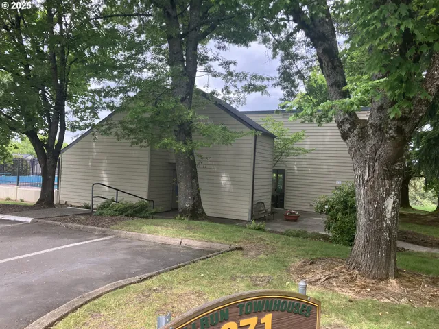 $334,950 | 251 Northeast Village Squire Avenue, Unit 15, Gresham, OR 97030