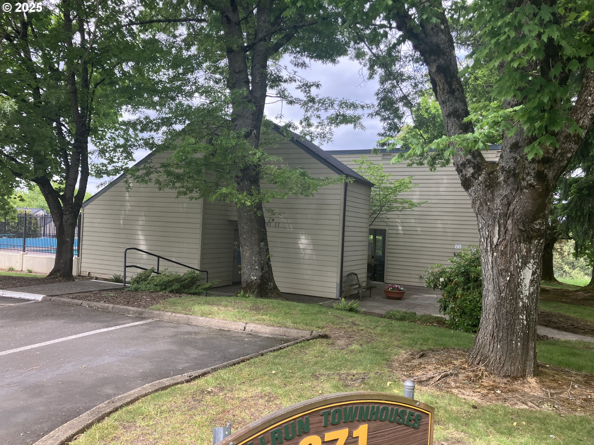 251 Northeast Village Squire Avenue, Unit 15 Gresham, OR 97030 - Photo 37 of 39