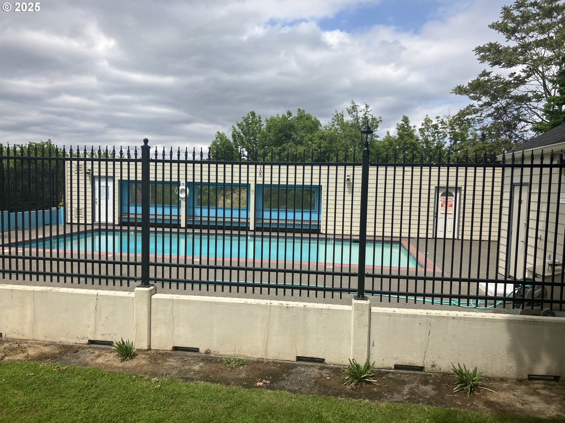 251 Northeast Village Squire Avenue, Unit 15 Gresham, OR 97030 - Photo 38 of 39