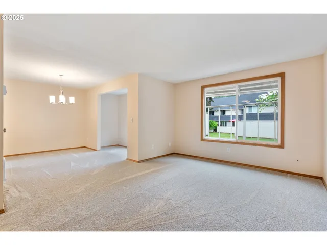 $334,950 | 251 Northeast Village Squire Avenue, Unit 15, Gresham, OR 97030