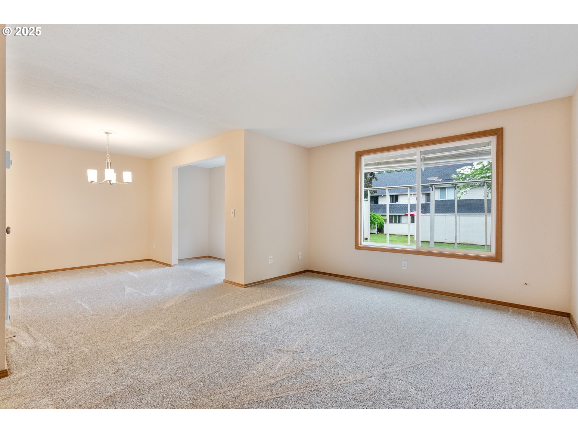 251 Northeast Village Squire Avenue, Unit 15 Gresham, OR 97030 - Photo 7 of 39