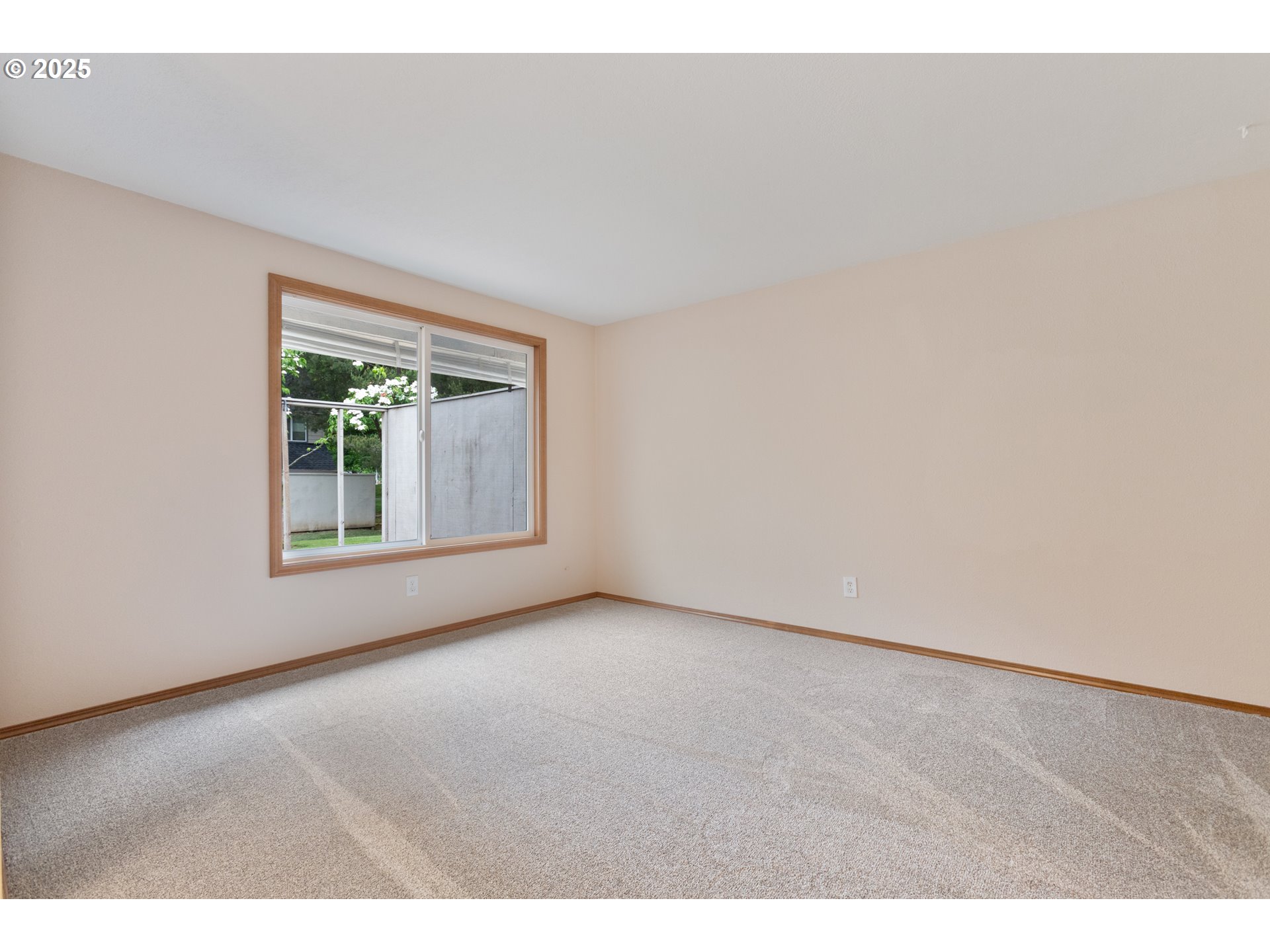 251 Northeast Village Squire Avenue, Unit 15 Gresham, OR 97030 - Photo 8 of 39