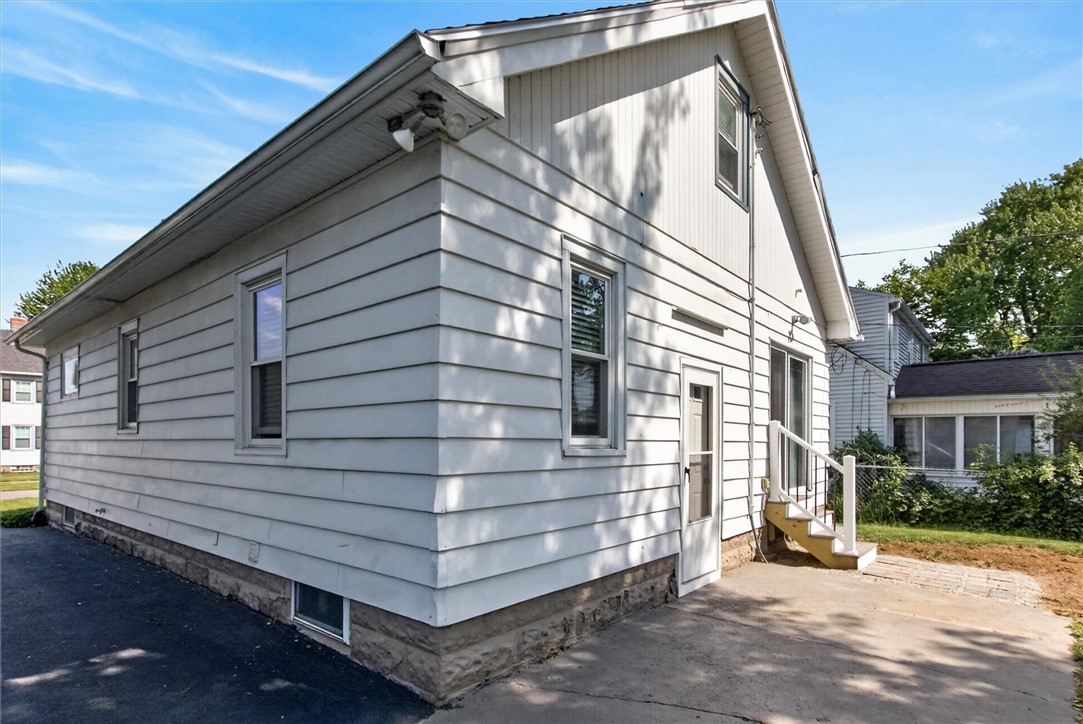 57 Curtice Road Irondequoit, NY 14617 - Photo 4 of 31