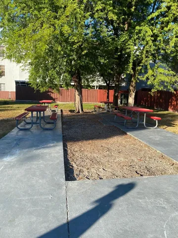 $1,850 | 1725 West 60th Street, Unit F128, Hialeah, FL 33012