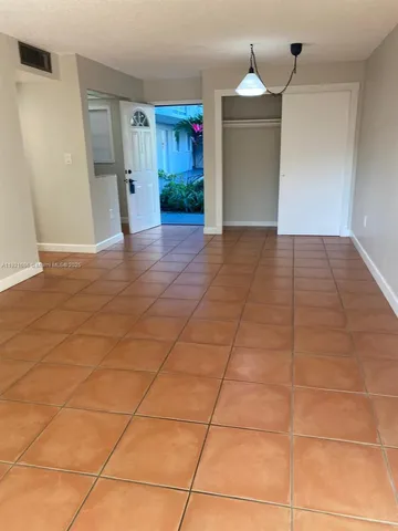 $1,850 | 1725 West 60th Street, Unit F128, Hialeah, FL 33012