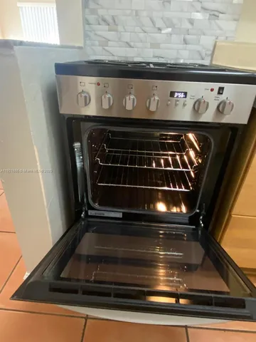 $1,850 | 1725 West 60th Street, Unit F128, Hialeah, FL 33012