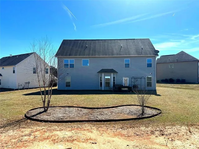 a view of a house with a yard