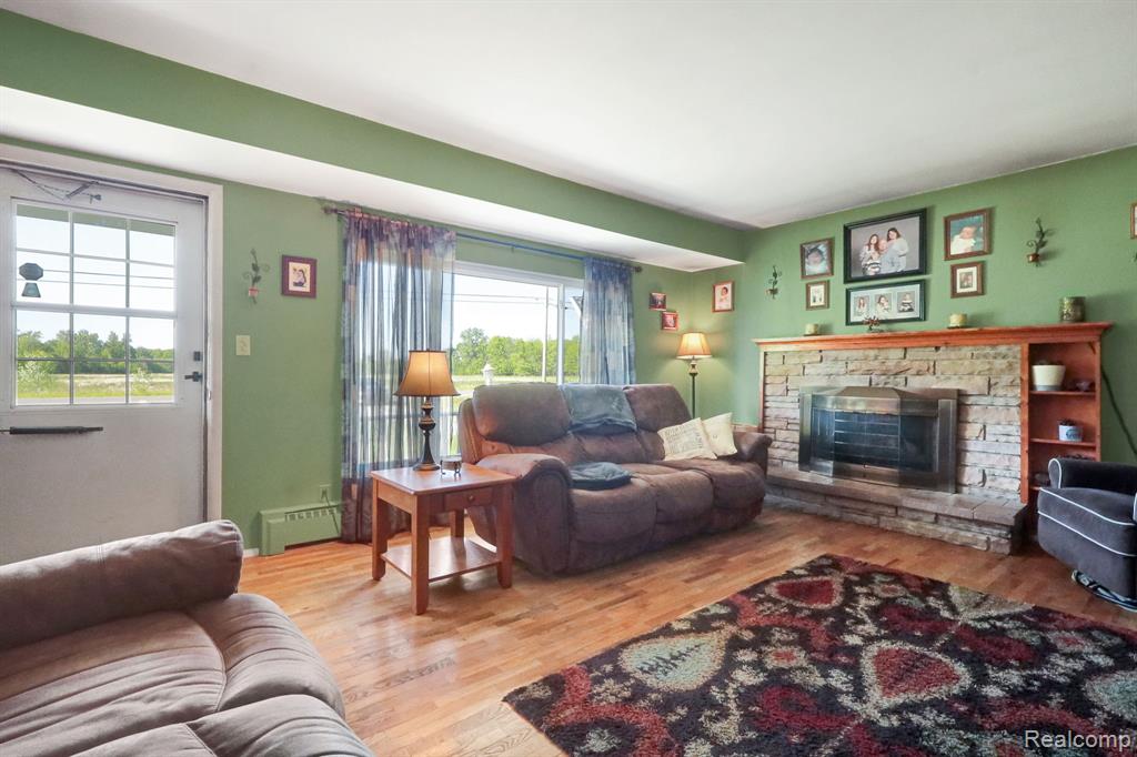 6245 Coldwater Road Flushing, MI 48433 - Photo 6 of 31