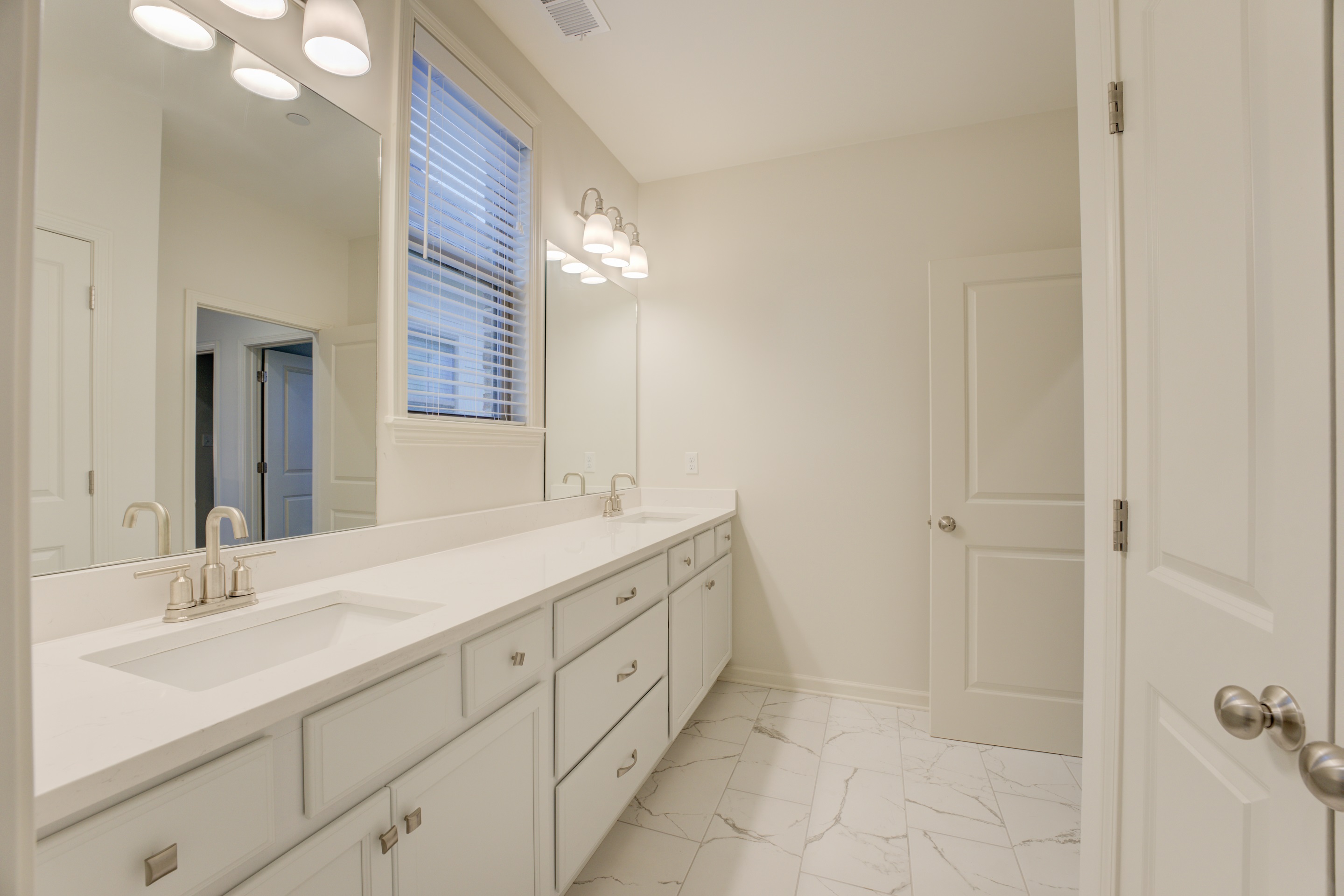 909 Ufton Alley Collierville, TN 38017 - Photo 25 of 29 a bathroom with a double vanity sink and a mirror