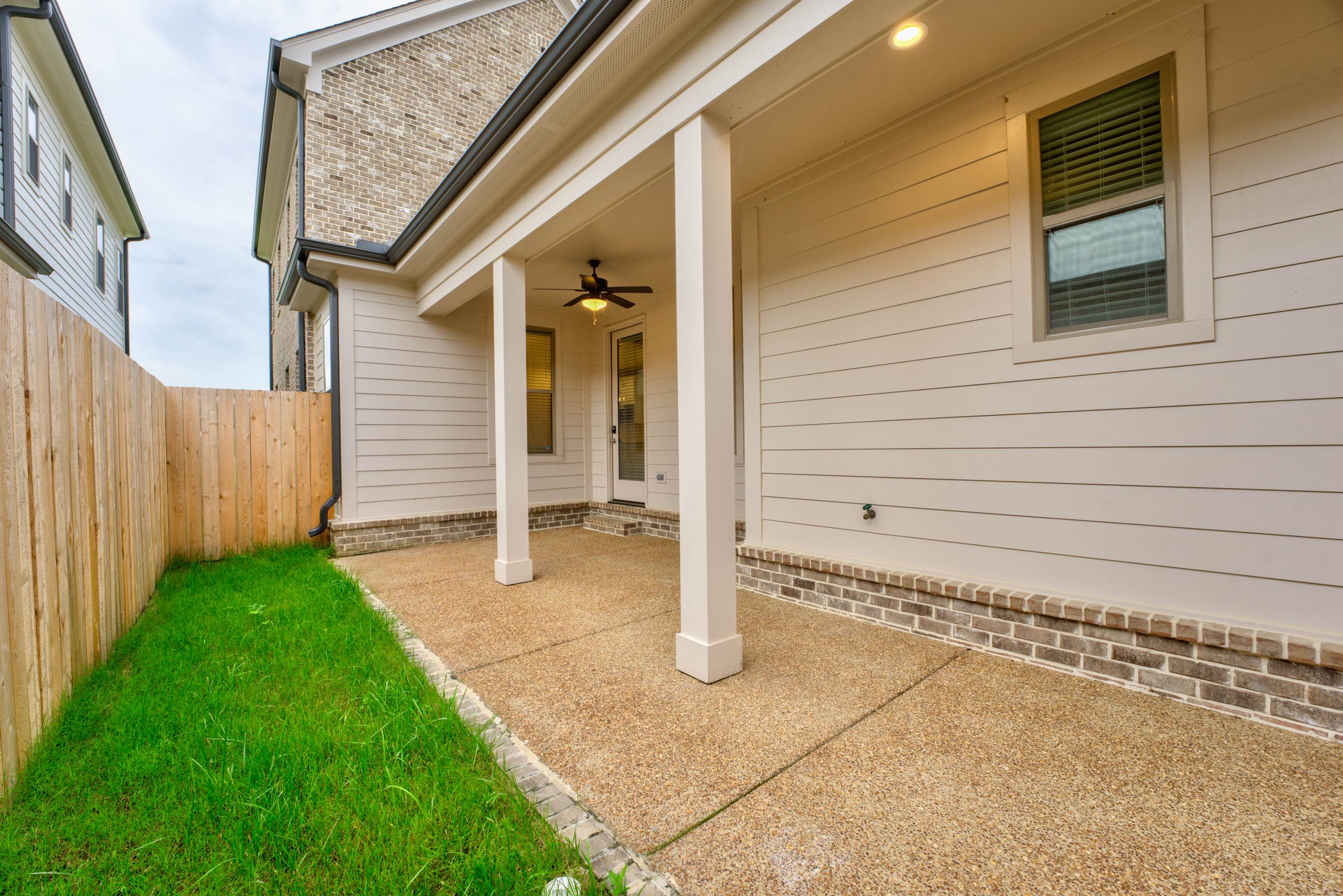 909 Ufton Alley Collierville, TN 38017 - Photo 26 of 29 a view of a house with backyard and wooden fence
