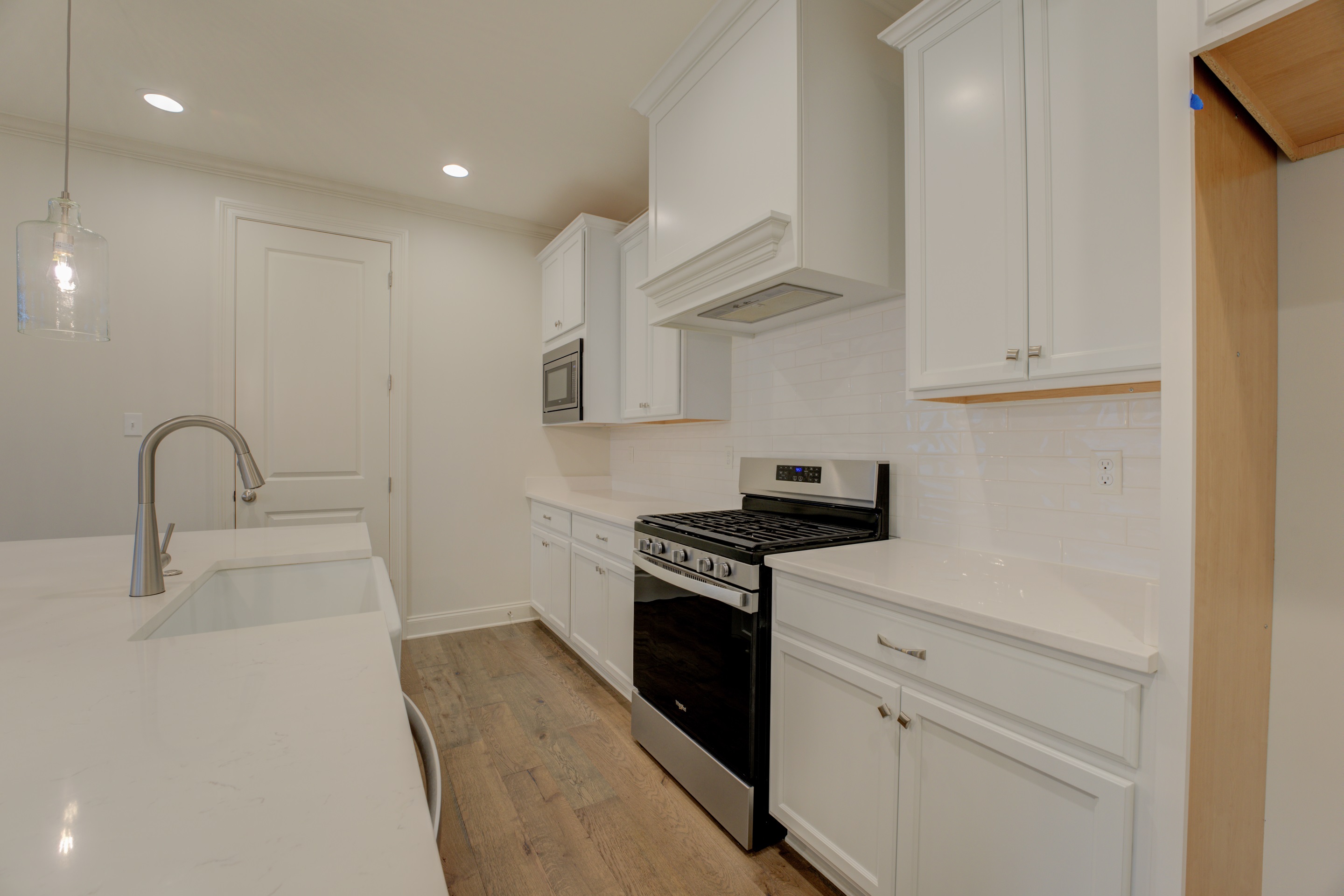 909 Ufton Alley Collierville, TN 38017 - Photo 9 of 29 a kitchen with white cabinets and appliances