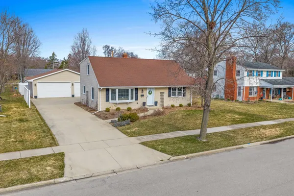 $339,900 | 637 North Winnebago Street, De Pere, WI 54115