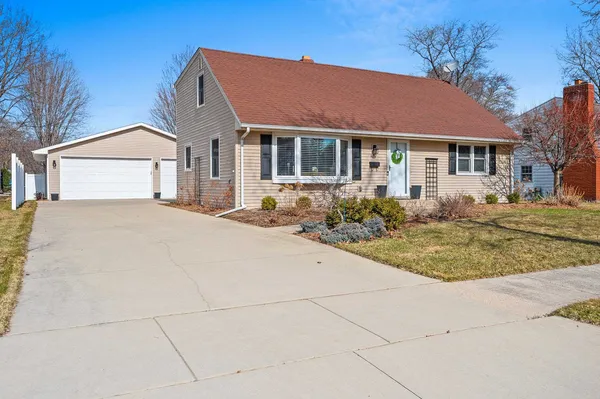 $339,900 | 637 North Winnebago Street, De Pere, WI 54115