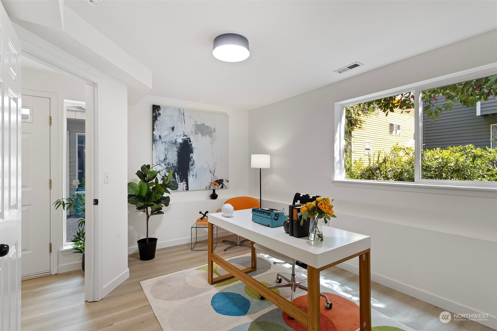 1424 18th Avenue Seattle, WA 98122 - Photo 15 of 29 a living room with furniture and a potted plant