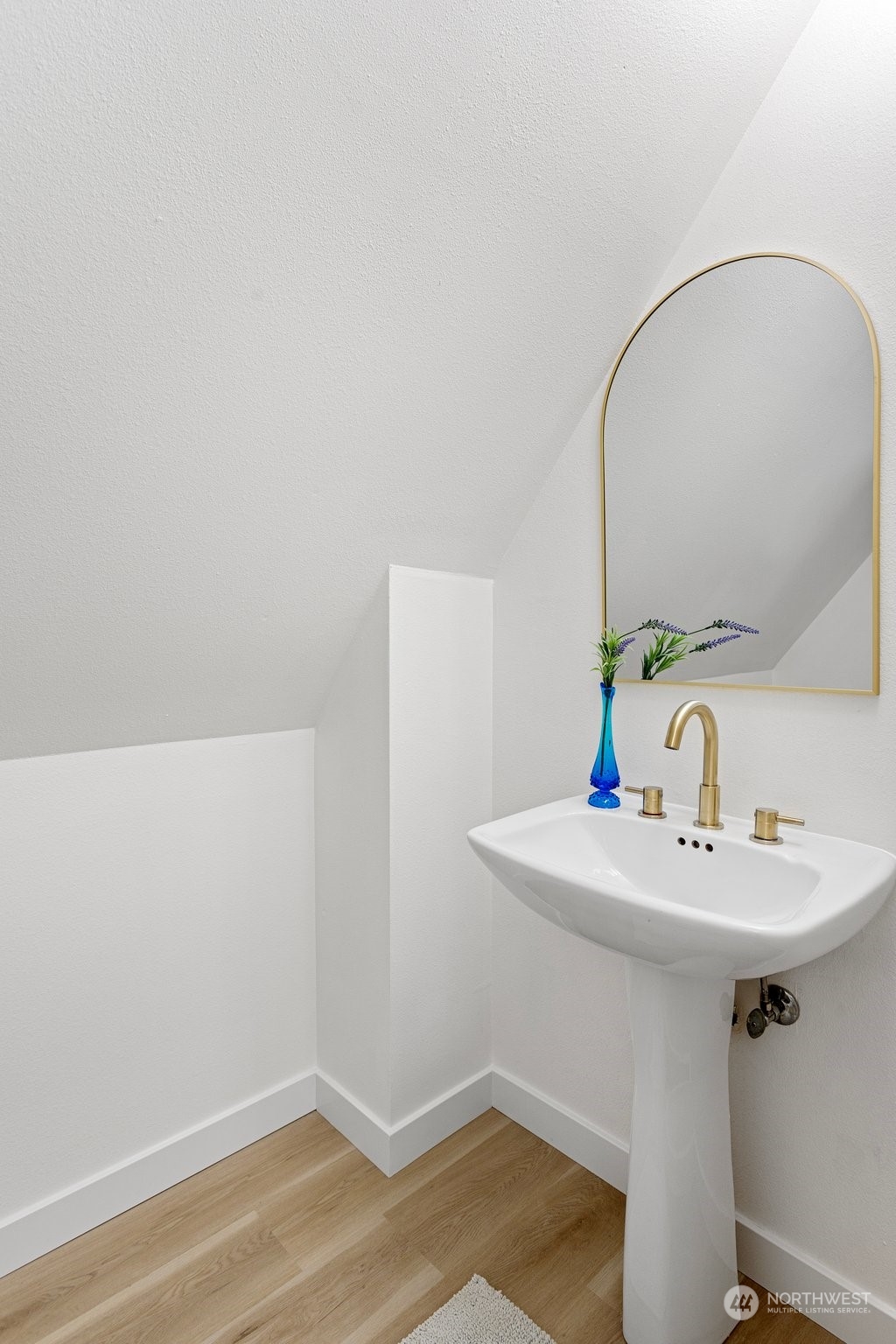 1424 18th Avenue Seattle, WA 98122 - Photo 24 of 29 a bathroom with a sink and a mirror
