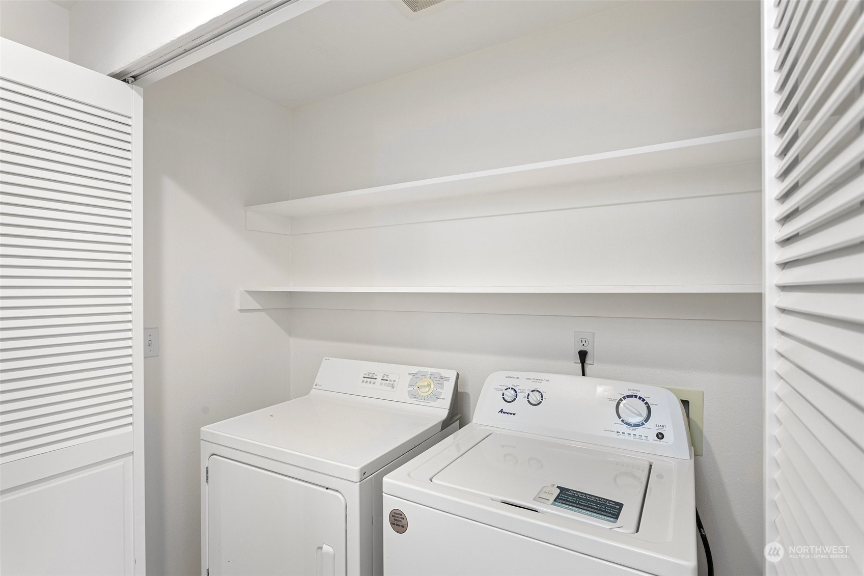 1424 18th Avenue Seattle, WA 98122 - Photo 25 of 29 a utility room with dryer and washer