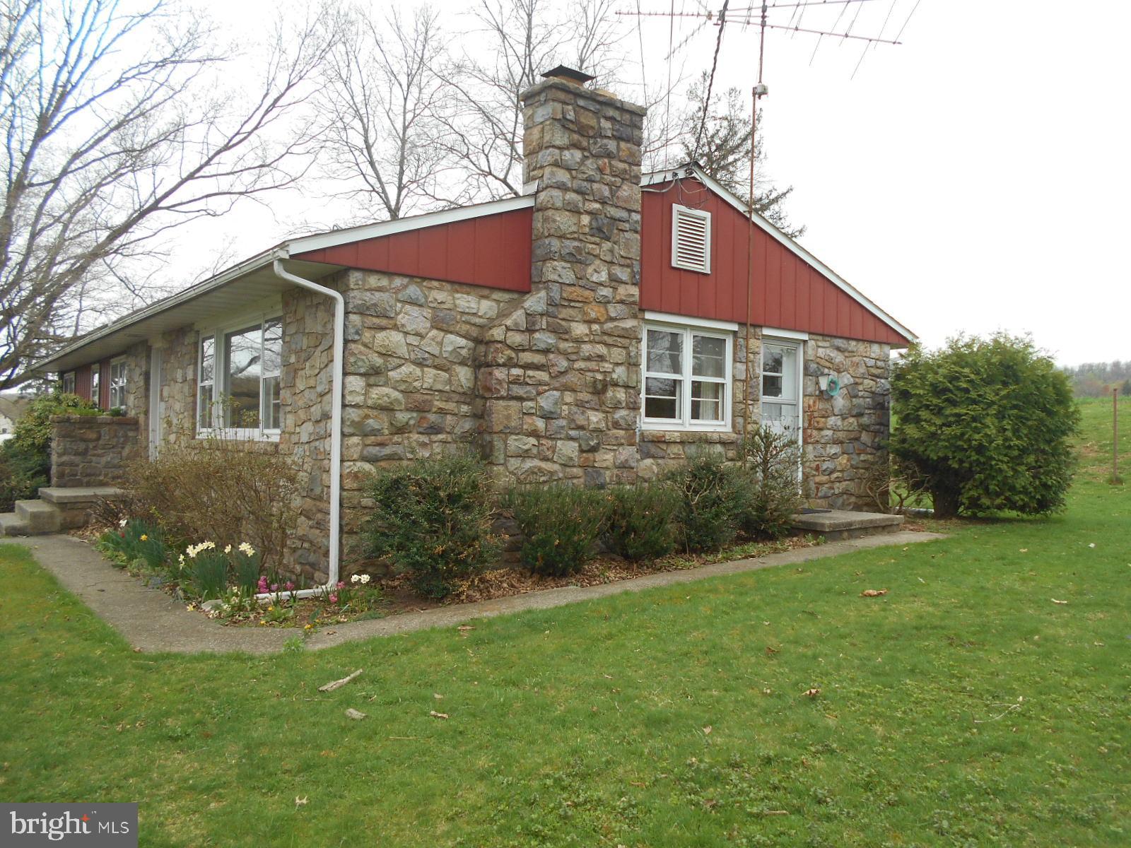 25 Chapel Road Birdsboro, PA 19508 - Photo 2 of 27 Side