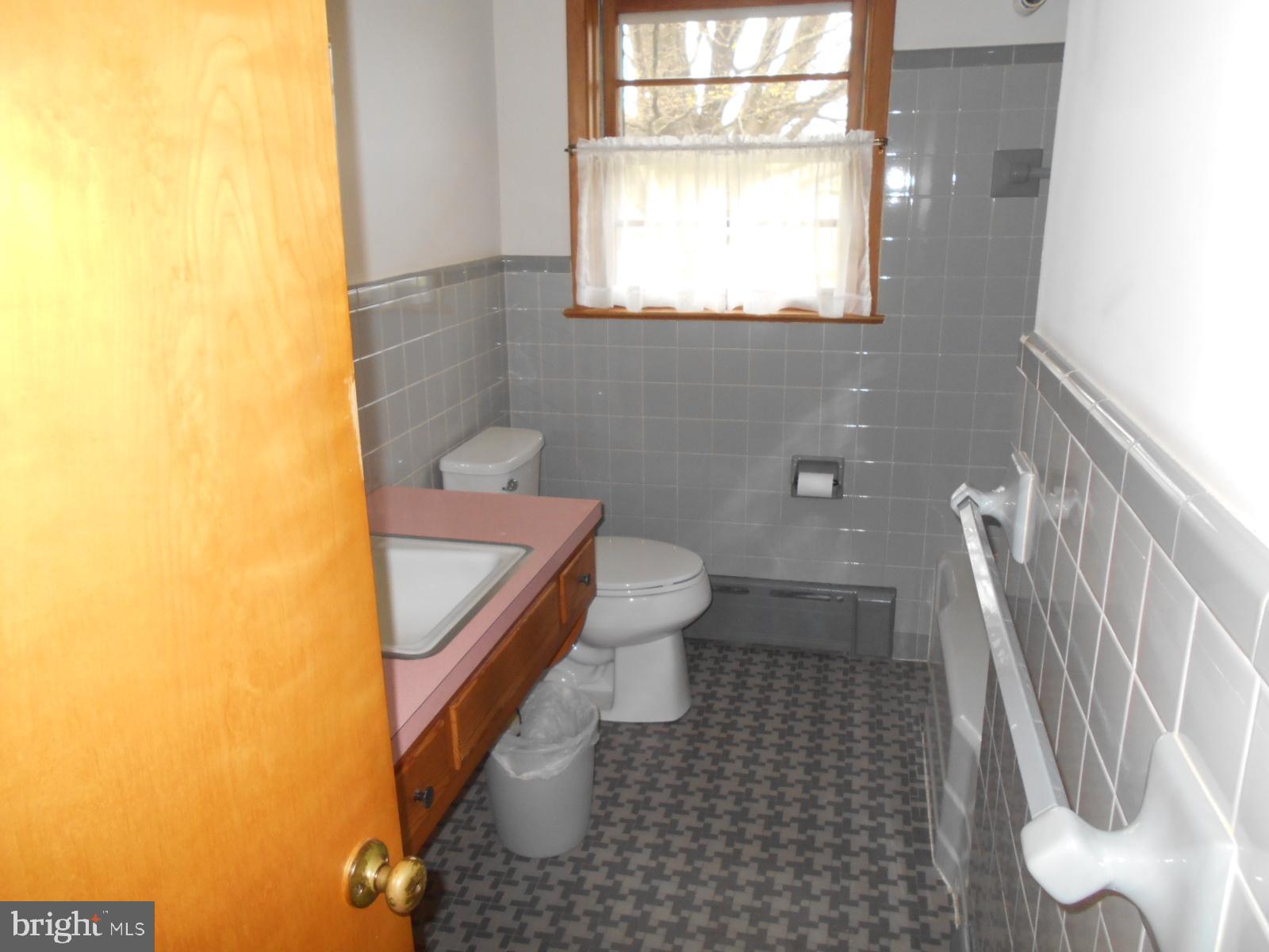 25 Chapel Road Birdsboro, PA 19508 - Photo 19 of 27 Bathroom - Ceramic Tile