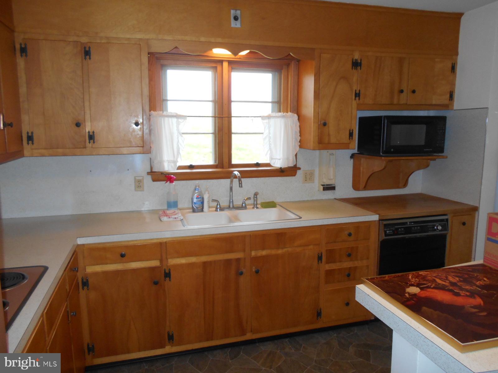 25 Chapel Road Birdsboro, PA 19508 - Photo 9 of 27 Kitchen