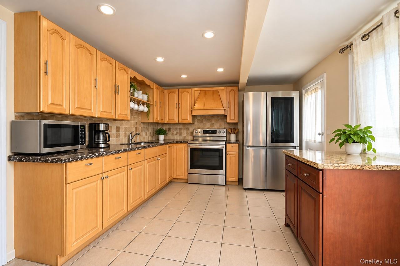 108 East 6th Road Queens, NY 11693 - Photo 6 of 21 Gallery Image 6