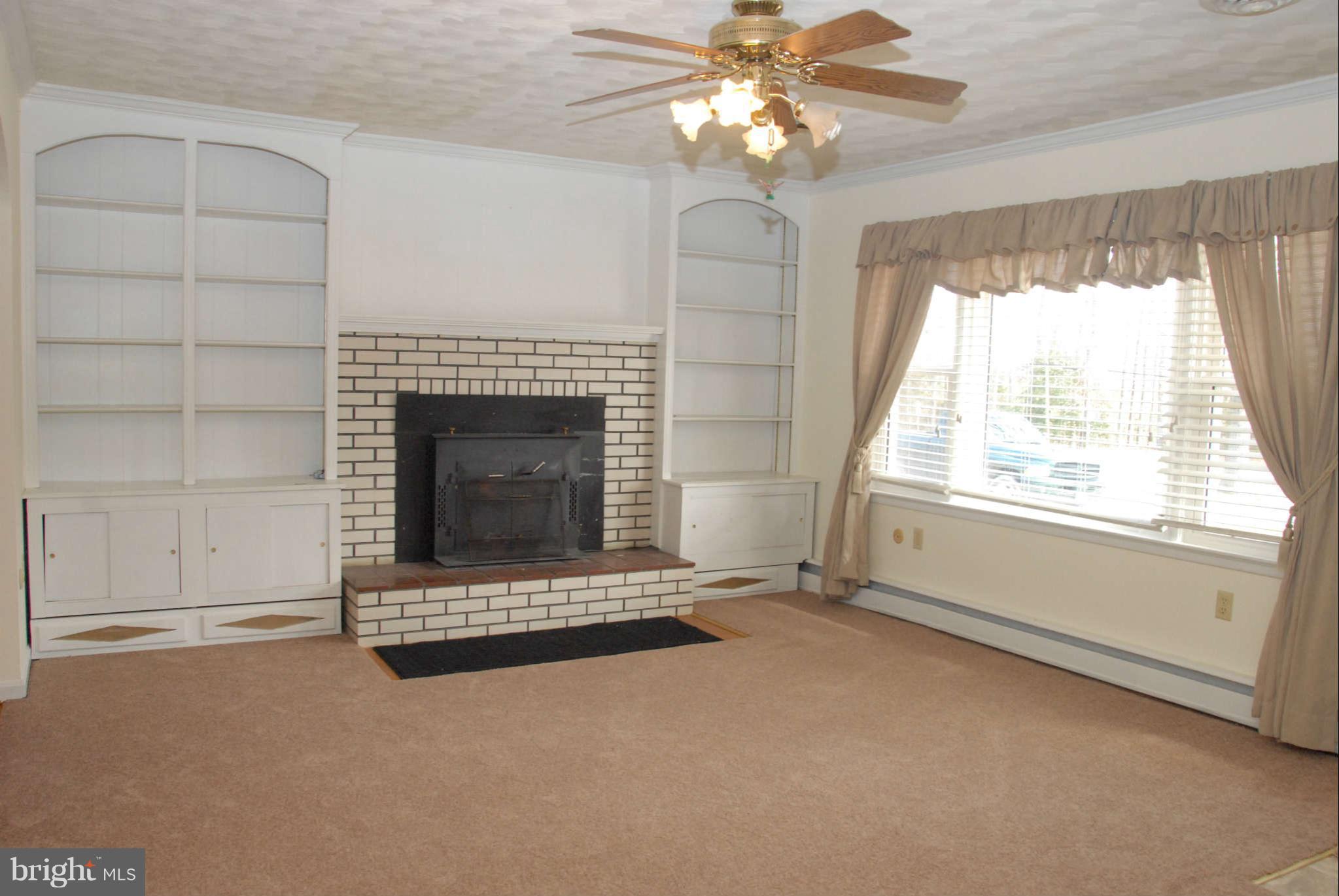 22647 Old Rolling Road California, MD 20619 - Photo 3 of 25 Family Room