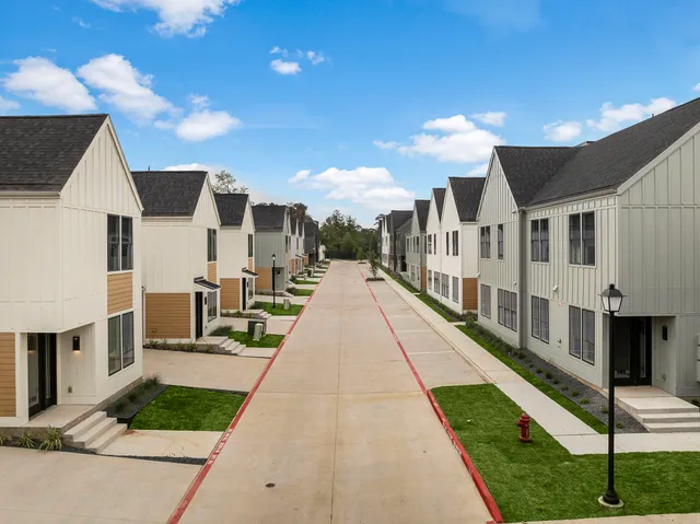 $3,450 | 1941 Sawdust Road, Unit 172, The Woodlands, TX 77380