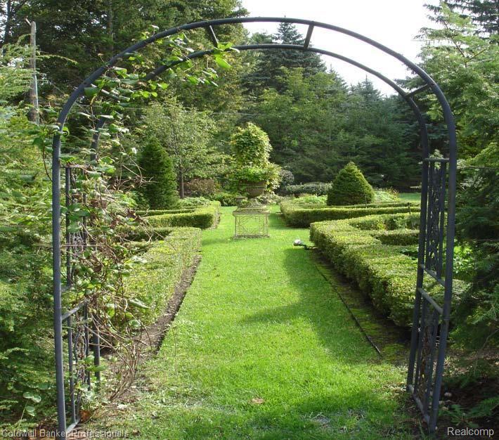 30 Cranbrook Road Bloomfield Hills, MI 48304 - Photo 23 of 24 FORMAL GARDENS