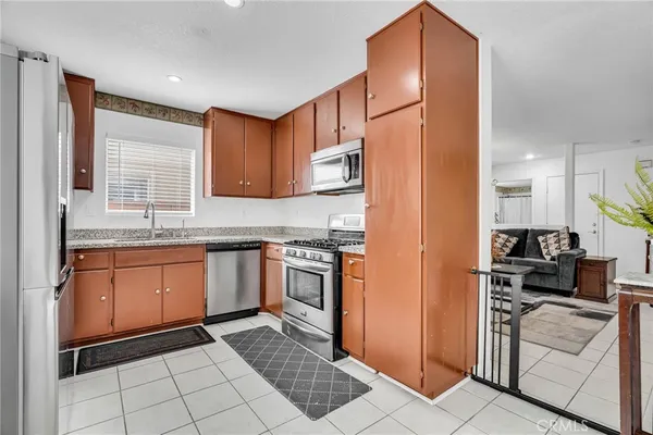 $725,000 | 9155 Cedros Avenue, Unit 12, Panorama City, CA 91402