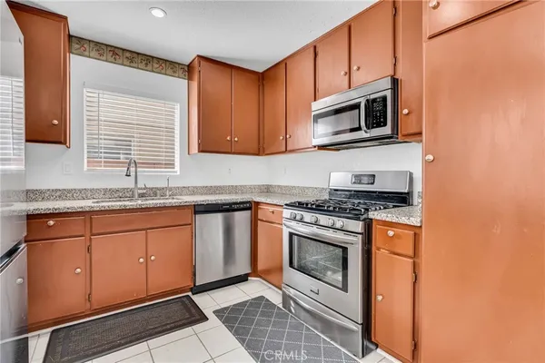 $725,000 | 9155 Cedros Avenue, Unit 12, Panorama City, CA 91402
